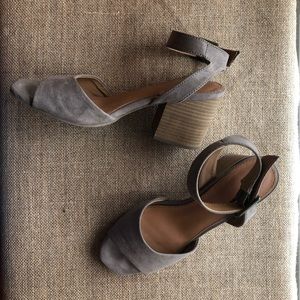 universal thread megan pump sandals